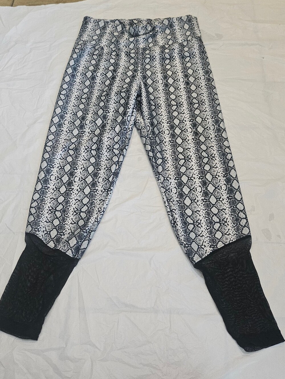 Layer 8 Performance Leggings (Size L) - Snakeskin Print & Wide Waistband